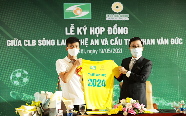 Phan Văn Đức ký hợp đồng kỷ lục với Sông Lam Nghệ An
