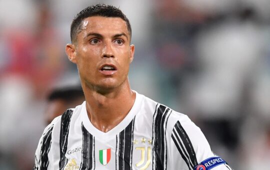 Ronaldo bị hạ bệ ở chiến dịch tuyển truyền áo đấu