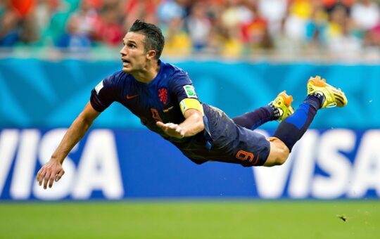 "Không mua được Robin Van Persie là đáng tiếc lớn nhất trong đời tôi"