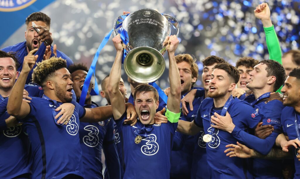 Điều này đã tạo nên không khí rất vui và phấn khích cho câu lạc bộ này nên họ đã ăn mừng chiến thắng thâu đêm khi Chelsea đạt giải vô địch