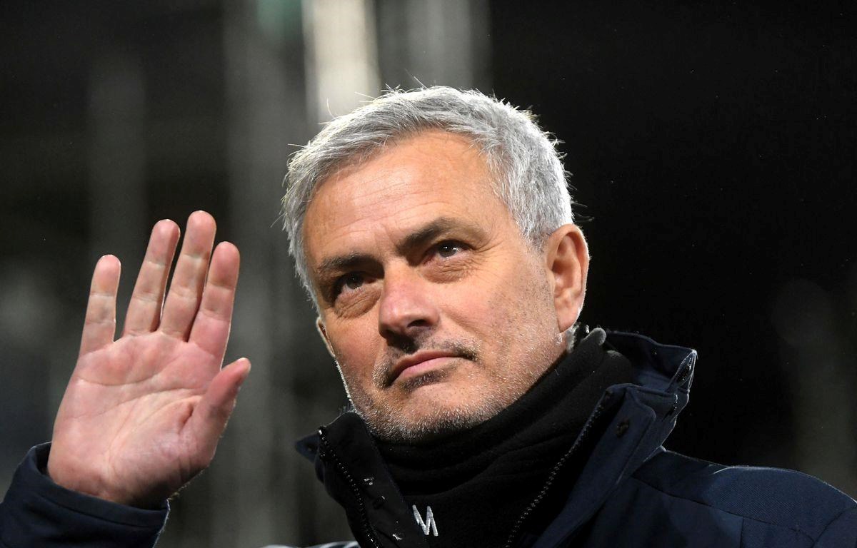 Jose Mourinho chấm dứt thời gian làm việc sau 18 tháng tại CLB