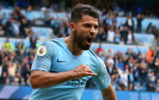 Không đơn giản là những món quà kỷ niệm bình thường mà Aguero tặng quà khủng cho 60 nhân viên Man City gồm đồng hồ và ô tô